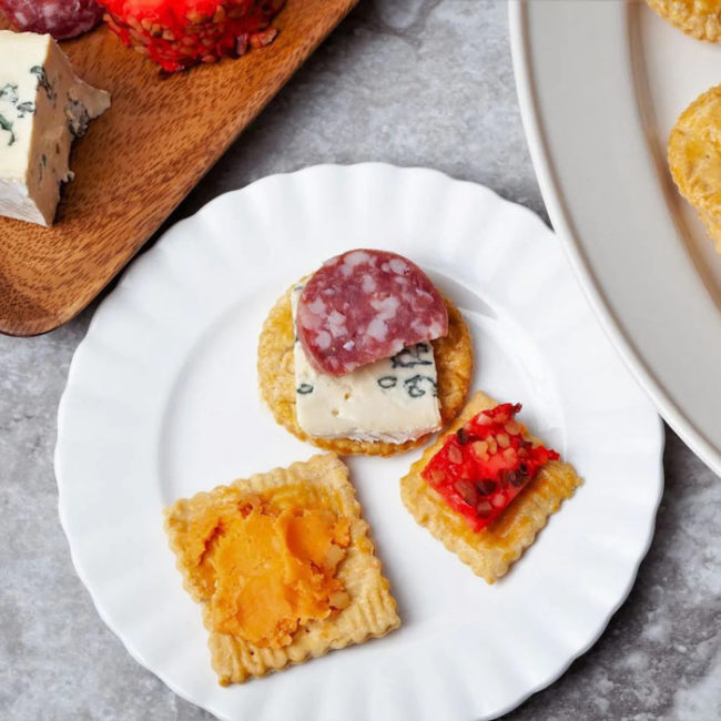 Cheese-and-Crackers-700
