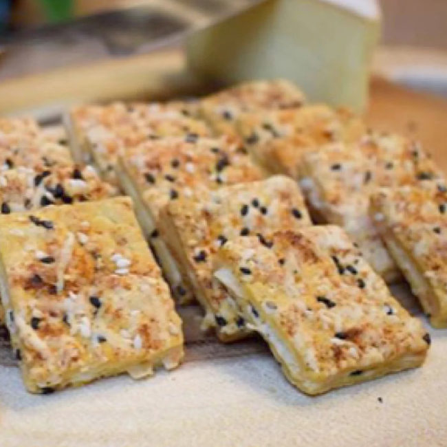 glutenfree-sesame-crackers-700