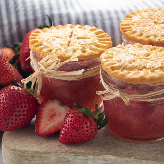 strawberry-rhubarb-mason-jar-700